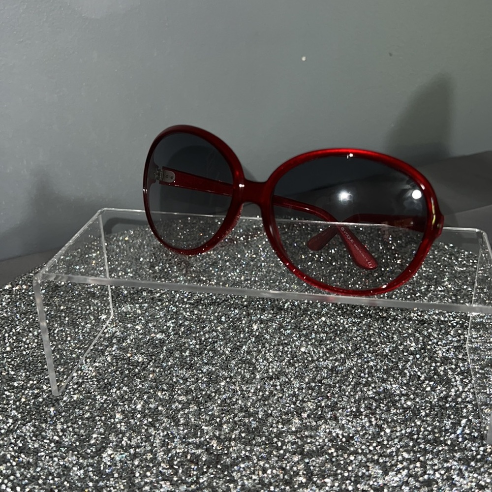 Vogue candy apple red sunglasses - Picture 2 of 7